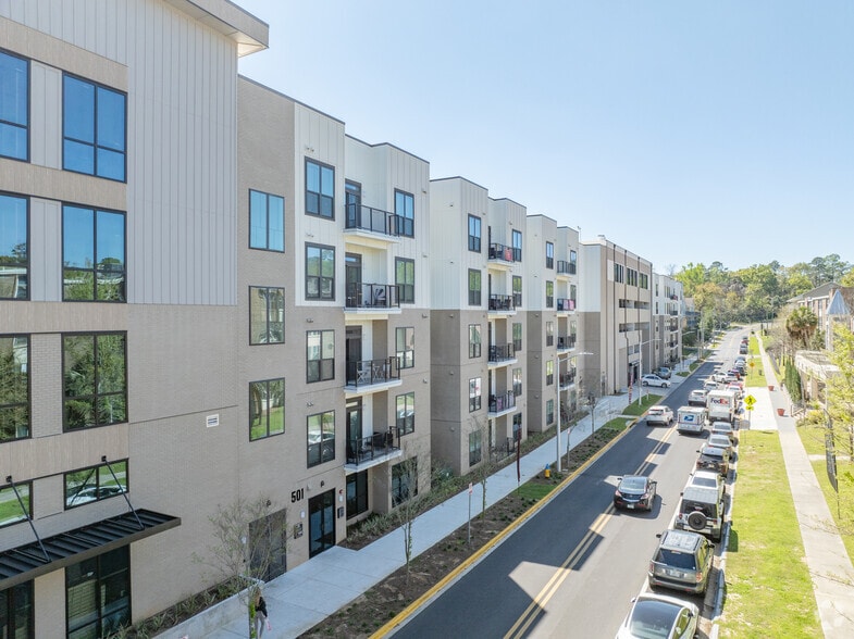 501 Chapel Dr, Tallahassee, FL à louer - Photo du bâtiment - Image 3 de 8