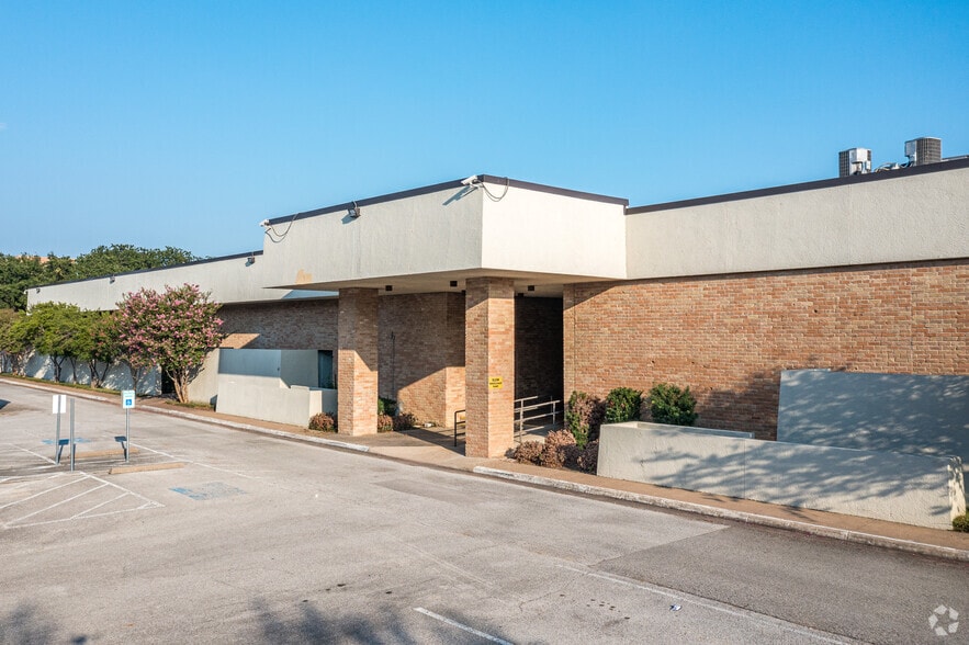 1 Medical Pky, Farmers Branch, TX for lease - Building Photo - Image 1 of 6