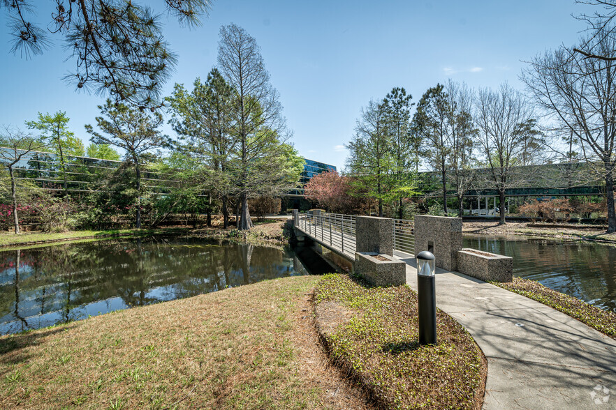 8708 Technology Forest Pl, The Woodlands, TX for lease - Building Photo - Image 1 of 6