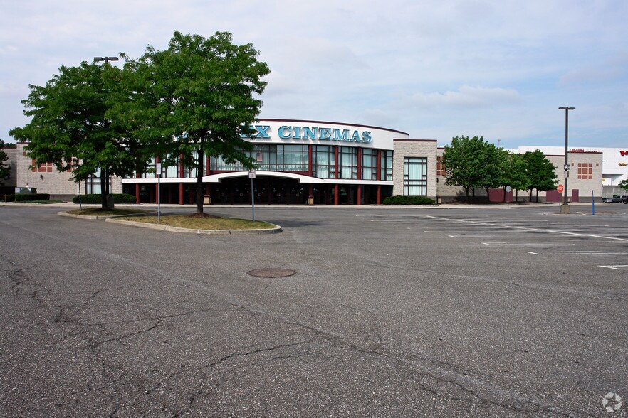 2 South Dr, Yonkers, NY à vendre - Photo du bâtiment - Image 2 de 5