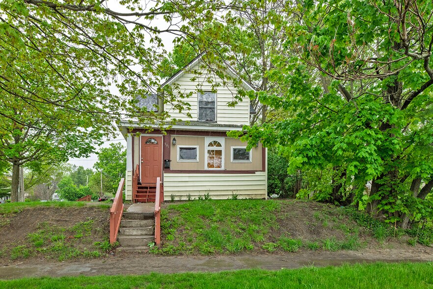 Lansing 15-Asset Scattered Site portefeuille de 14 propriétés à vendre sur LoopNet.ca - Photo du bâtiment - Image 2 de 15