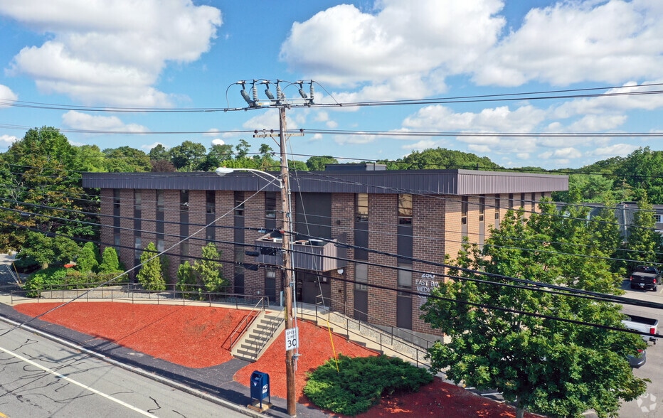 250 Wampanoag Trl, Riverside, RI for lease - Building Photo - Image 1 of 16