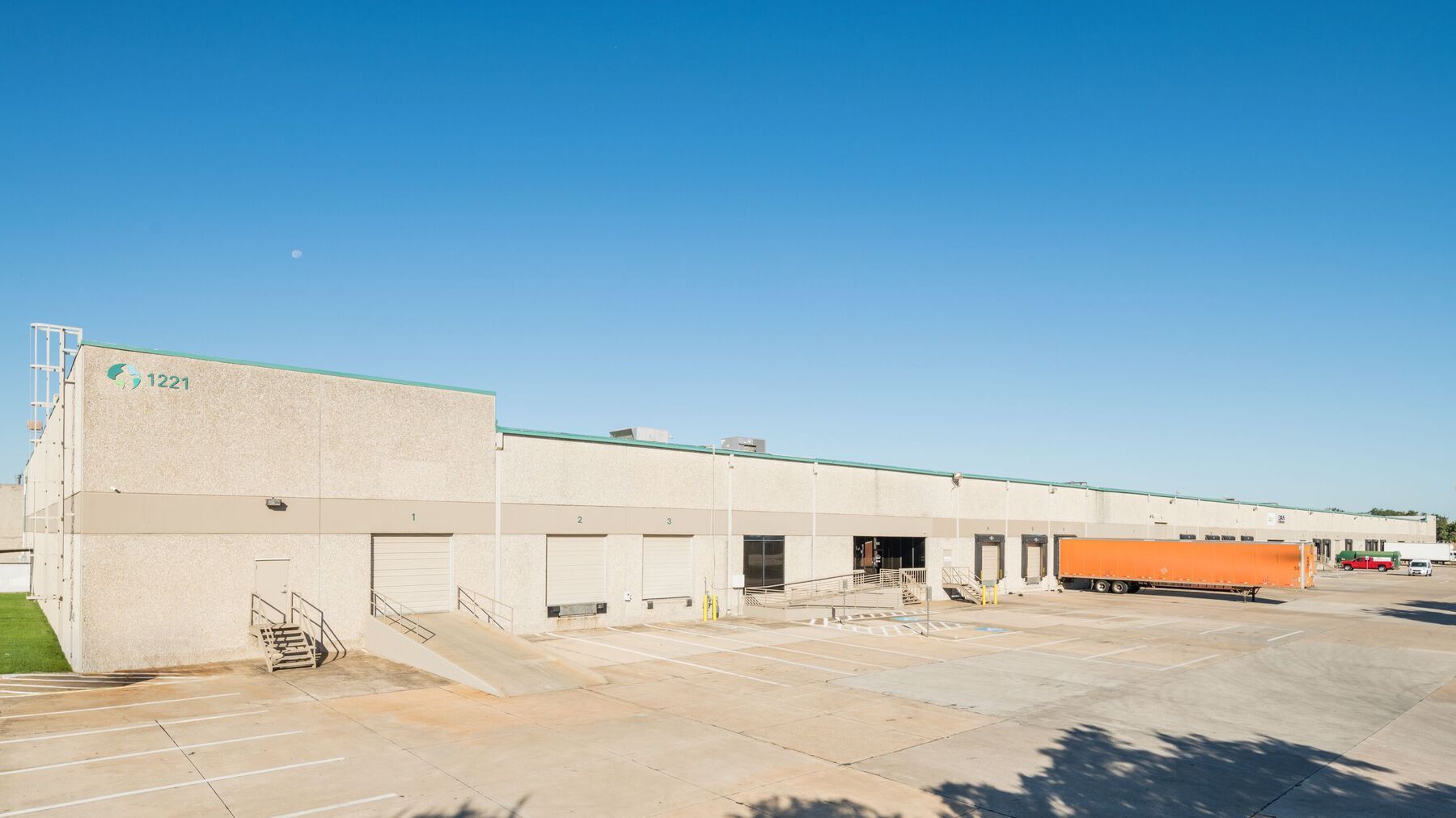 1221 Champion Cir, Carrollton, TX for lease Primary Photo- Image 1 of 3