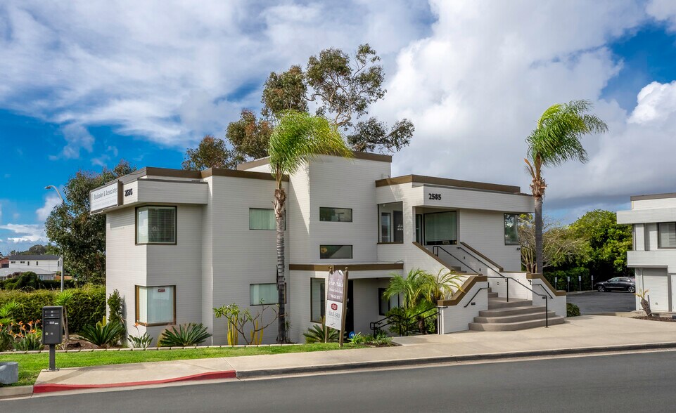 2585 Pio Pico Dr, Carlsbad, CA à vendre - Photo du bâtiment - Image 1 de 5