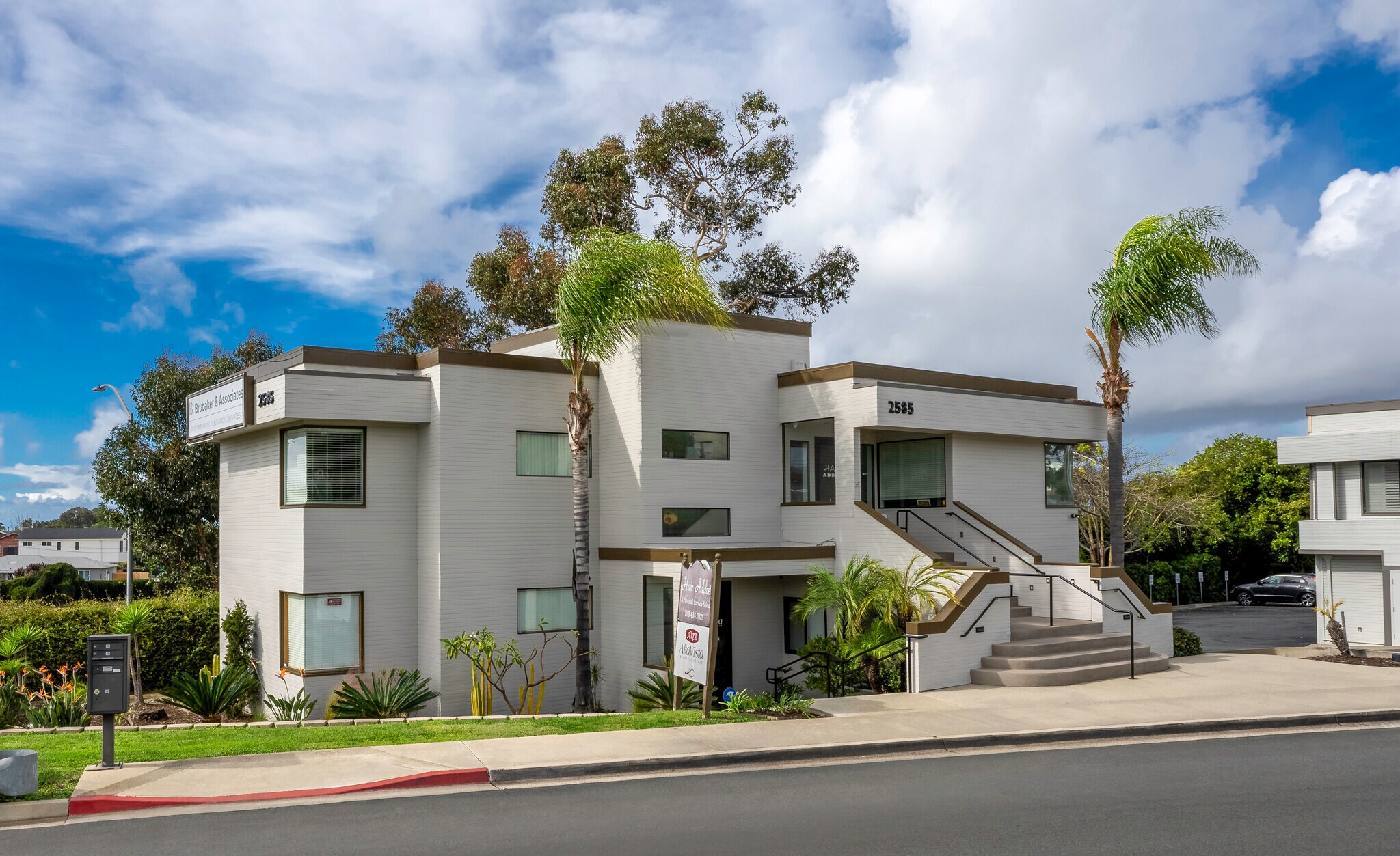 2585 Pio Pico Dr, Carlsbad, CA à vendre Photo du bâtiment- Image 1 de 6
