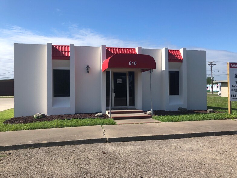 810 E Main Ave, Robstown, TX à louer - Photo du bâtiment - Image 3 de 18