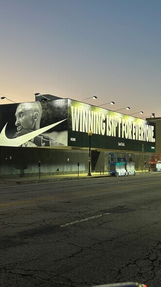 543 N Fairfax Ave, Los Angeles, CA à louer - Photo du bâtiment - Image 1 de 6