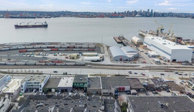 332 E Esplanade, North Vancouver, BC à louer Photo du bâtiment- Image 1 de 8