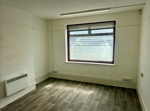 27 Sea View Rd, Poole for lease Interior Photo- Image 1 of 3