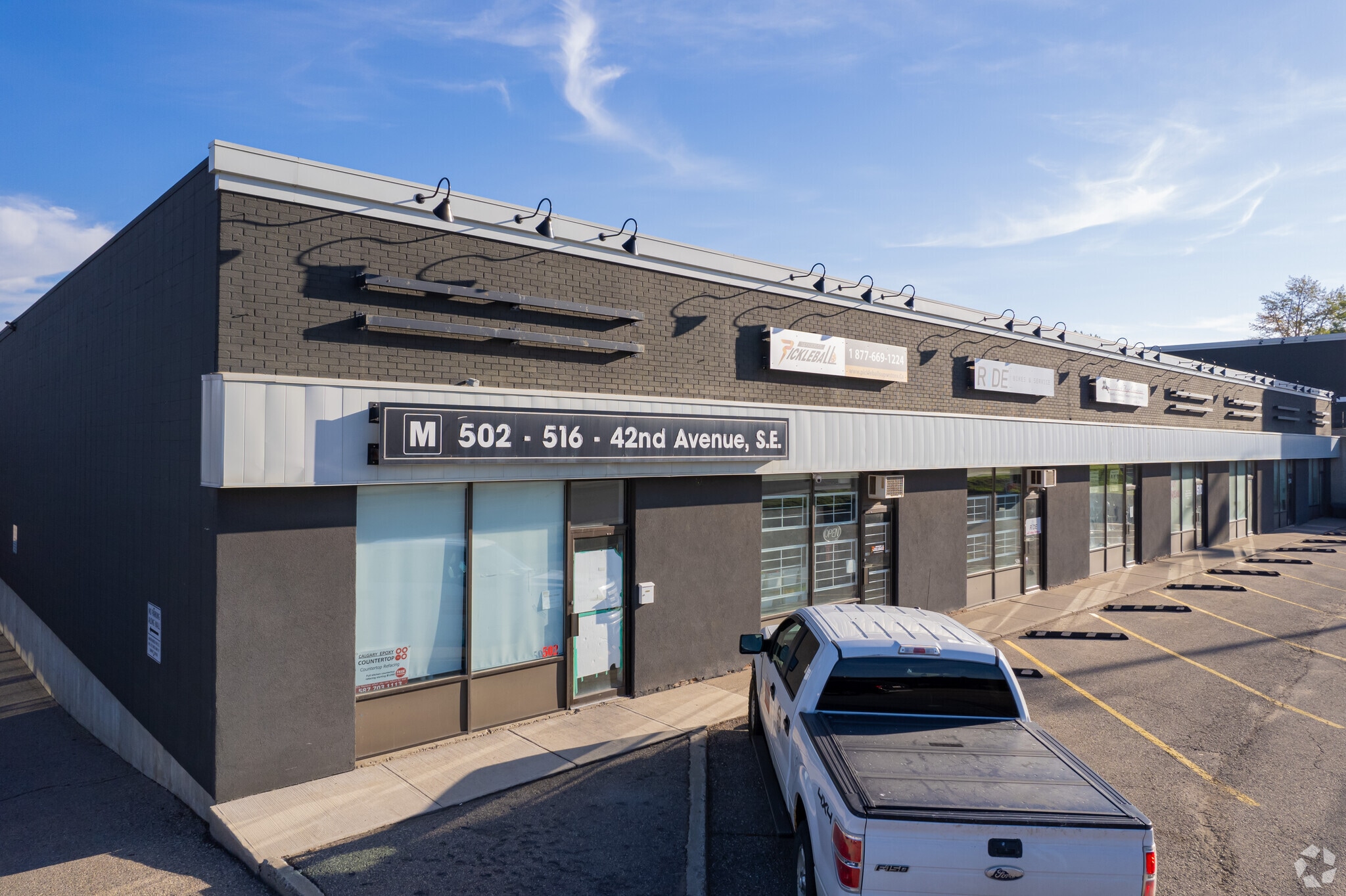 502-544 42 Av SE, Calgary, AB for lease Primary Photo- Image 1 of 6