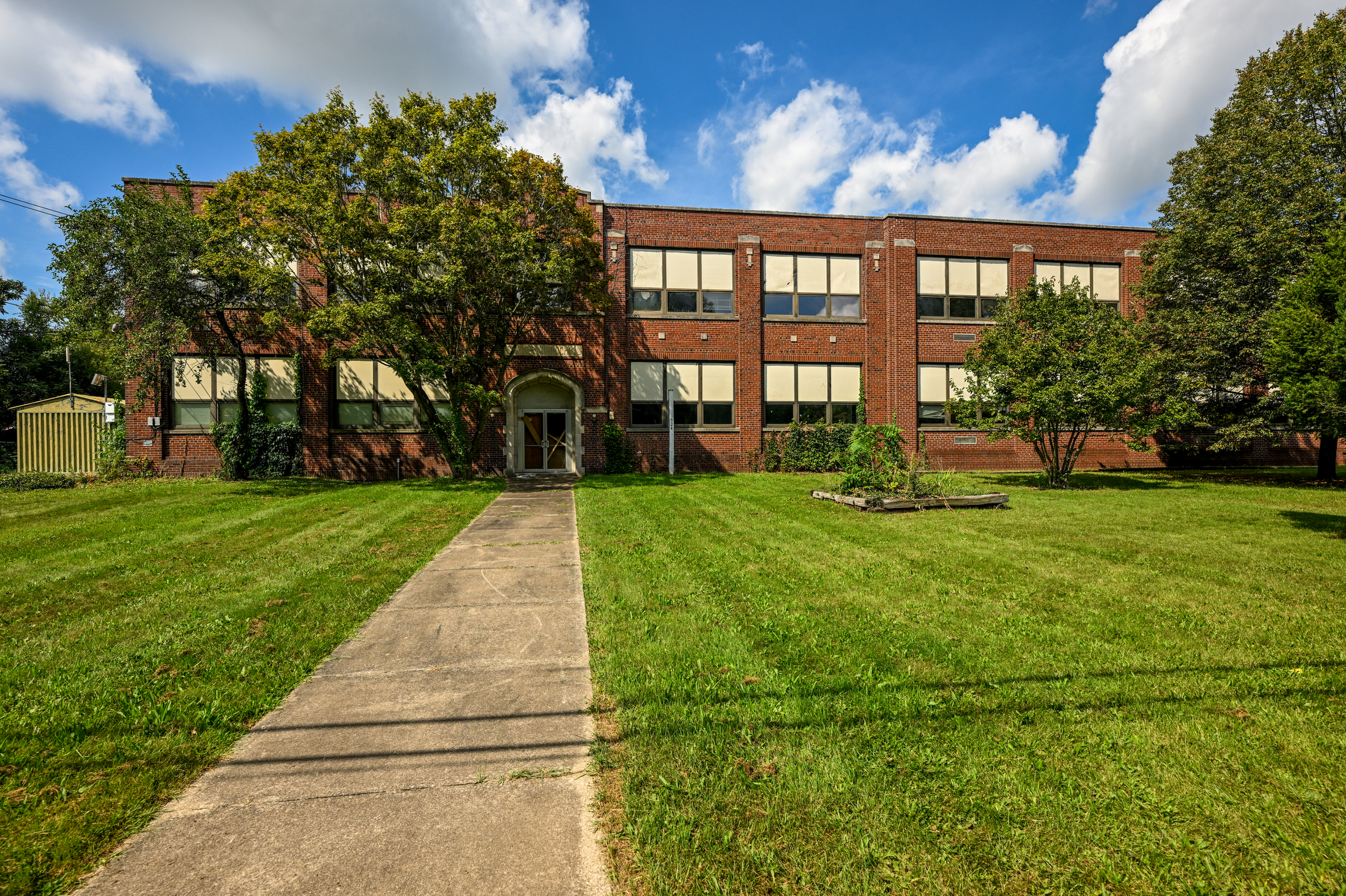 924 Mohawk Trail, Akron, OH for sale Primary Photo- Image 1 of 1