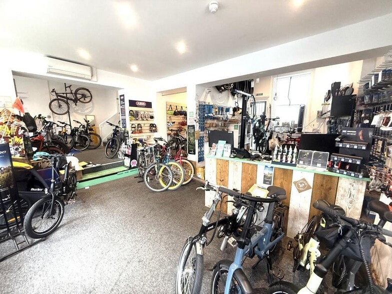 30-31 Queens Rd, Brighton for lease - Building Photo - Image 2 of 11