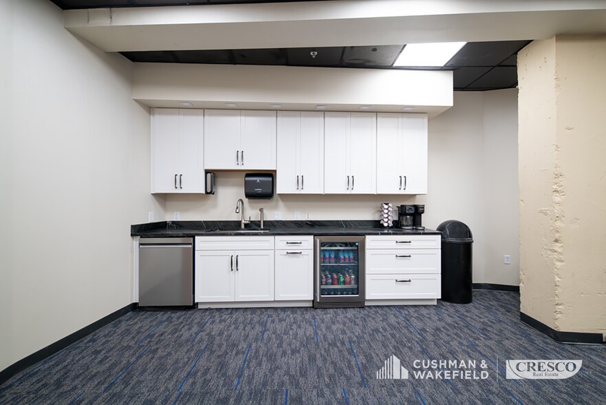 737 Bolivar Rd, Cleveland, OH à louer - Photo du bâtiment - Image 2 de 17