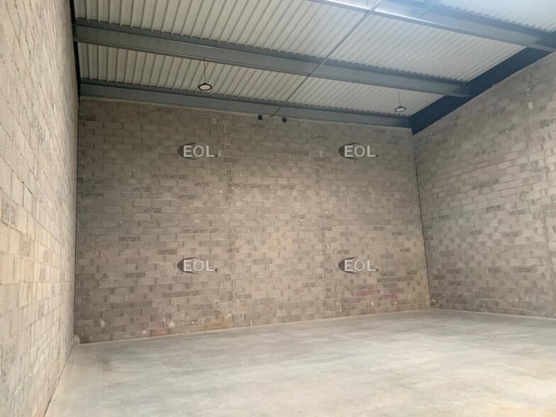 Industrial in Brignoles for lease - Building Photo - Image 3 of 6