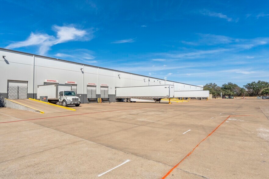 7000 Burleson Rd, Austin, TX à louer - Photo du bâtiment - Image 3 de 19