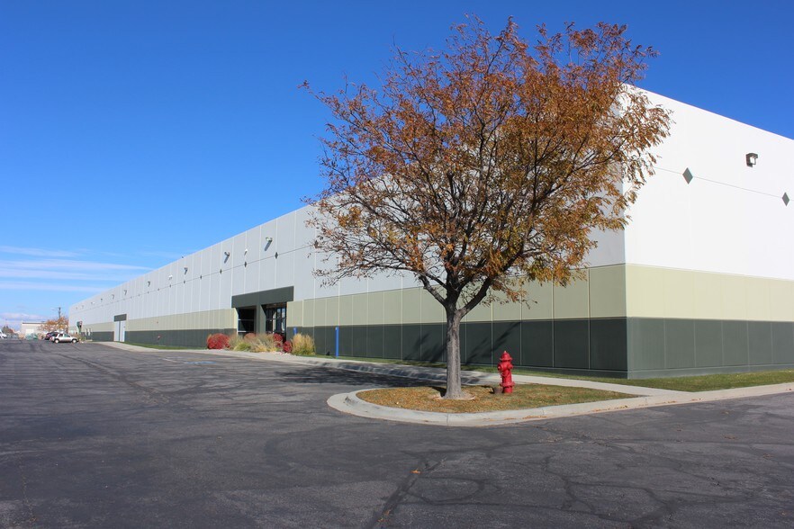 2440-2450 S 3600 W, Salt Lake City, UT à louer - Photo du bâtiment - Image 2 de 9