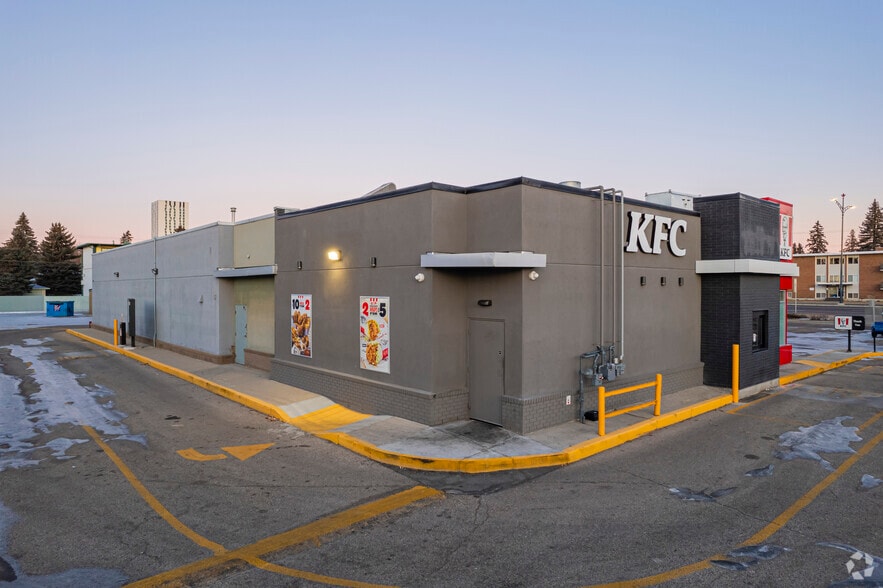 2025-2033 16th Ave NW, Calgary, AB for lease - Building Photo - Image 3 of 6