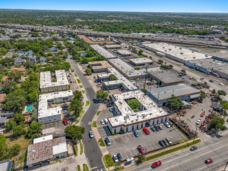 1220 W Anderson Ln, Austin, TX à vendre - Photo du bâtiment - Image 2 de 16