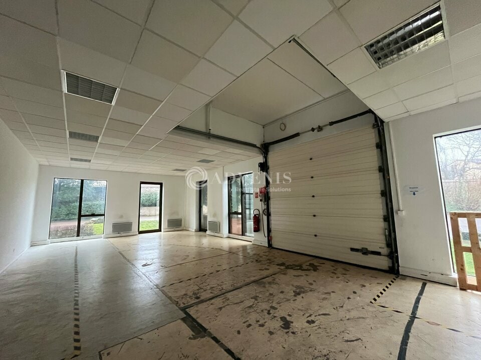 21 Rue Albert Calmette, Jouy-en-Josas for lease Interior Photo- Image 1 of 10