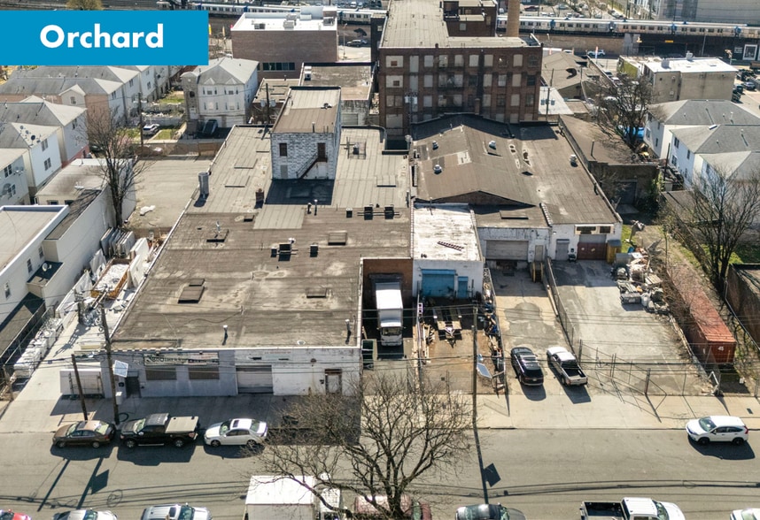 Mulberry & Orchard portfolio of 2 properties for sale on LoopNet.ca - Building Photo - Image 3 of 6