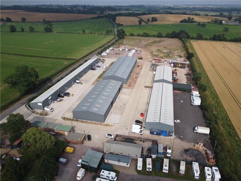 Eastern Way, Heath And Reach à louer - Aérien - Image 2 de 9