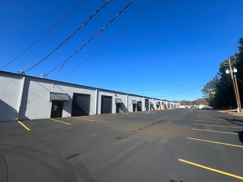 2260 Lithonia Industrial Blvd, Lithonia, GA à louer - Photo du bâtiment - Image 2 de 8