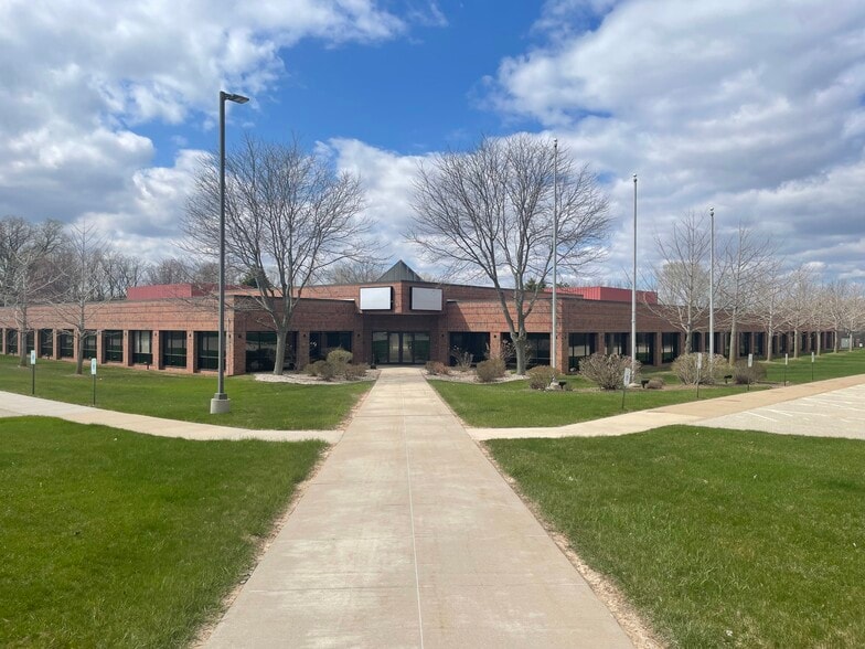 5 Innovation Ct, Grand Chute, WI for lease - Building Photo - Image 1 of 6
