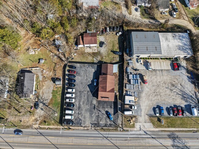 More details for 1195 Louisville Hwy, Millersville, TN - Retail for Sale