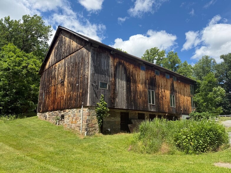 981 Riverview Dr, Walnutport, PA for sale - Building Photo - Image 3 of 17