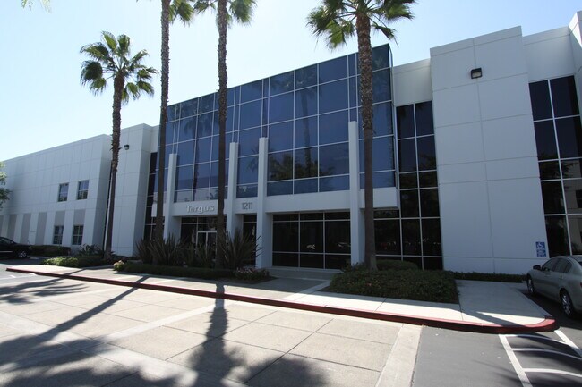 Plus de détails pour 1211 N Miller St, Anaheim, CA - Industriel à louer