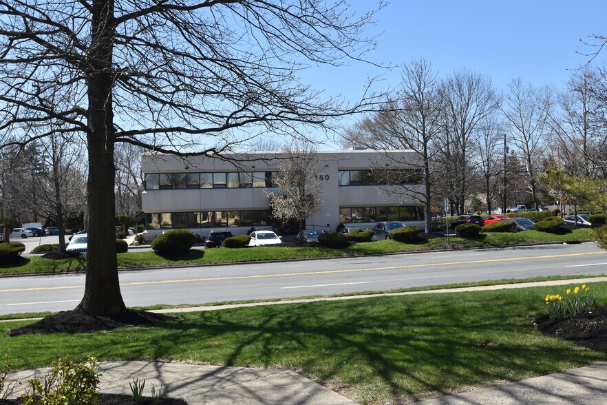 150 Airport Executive Park, Nanuet, NY à louer - Photo du bâtiment - Image 2 de 8