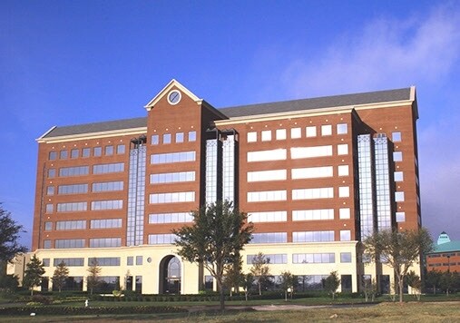 1755 Wittington Pl, Farmers Branch, TX à louer Photo du bâtiment- Image 1 de 10