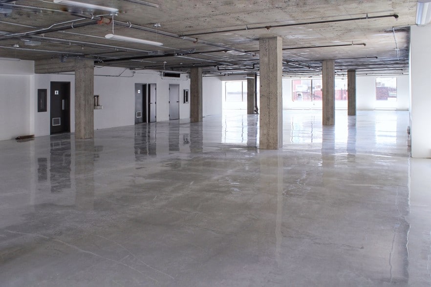 2160-2170 Rue de la Montagne, Montréal, QC for lease - Interior Photo - Image 2 of 11