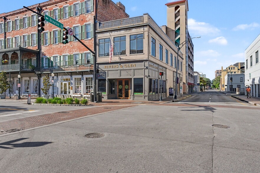 101 E Broughton St, Savannah, GA à louer - Photo du bâtiment - Image 2 de 28