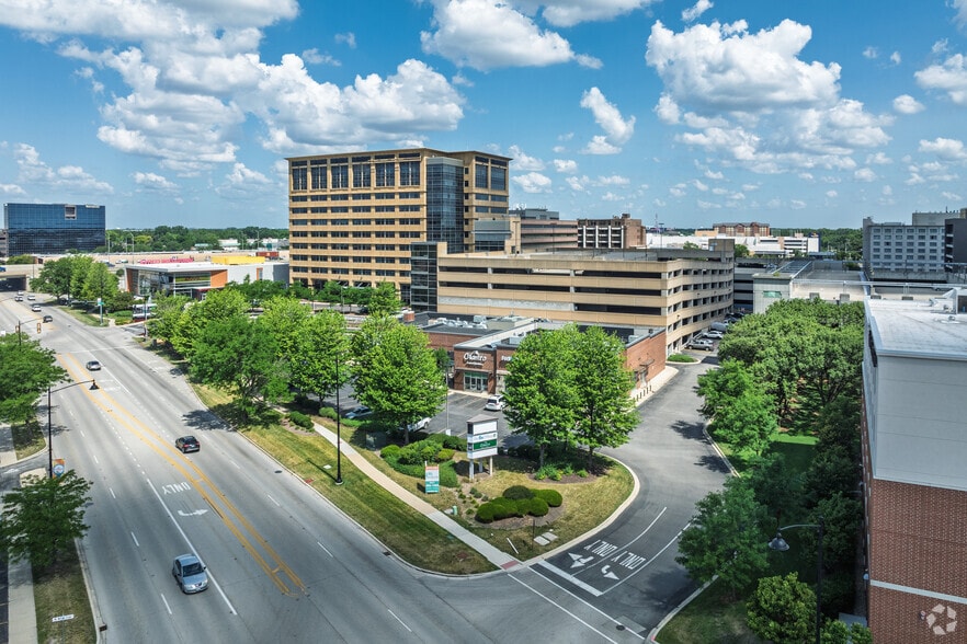 9500-9520 W Higgins Rd, Rosemont, IL for lease - Aerial - Image 3 of 4