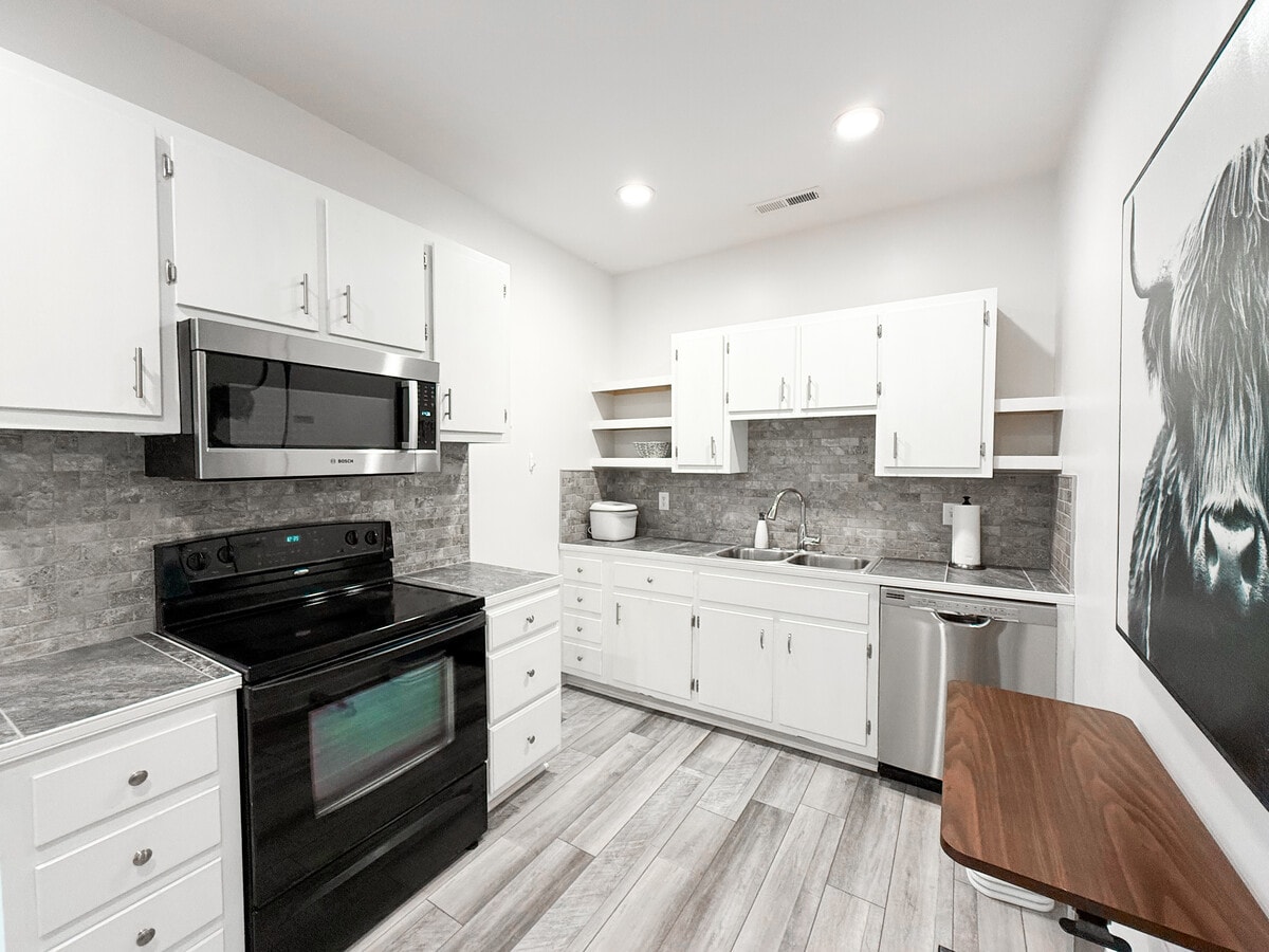 100 Red Oak Drive, Staunton, VA 24401 - Unit 103104105 -  - Interior Photo - Image 1 of 5