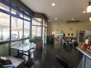 Retail in Barcelona, Barcelona for lease Interior Photo- Image 2 of 22