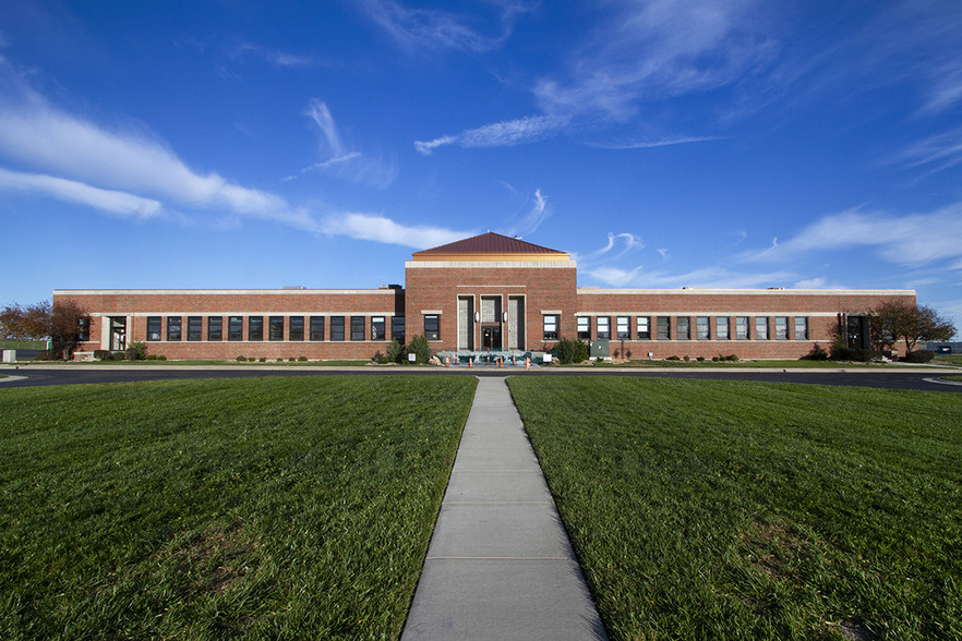 1 New Century Pky, New Century, KS for lease - Primary Photo - Image 1 of 1