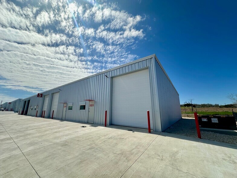 3225 FM 2001, Buda, TX à louer - Photo du bâtiment - Image 3 de 22