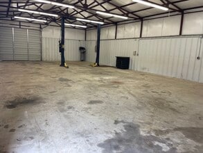 15 Oak Dr, Shawnee, OK for lease Interior Photo- Image 2 of 6