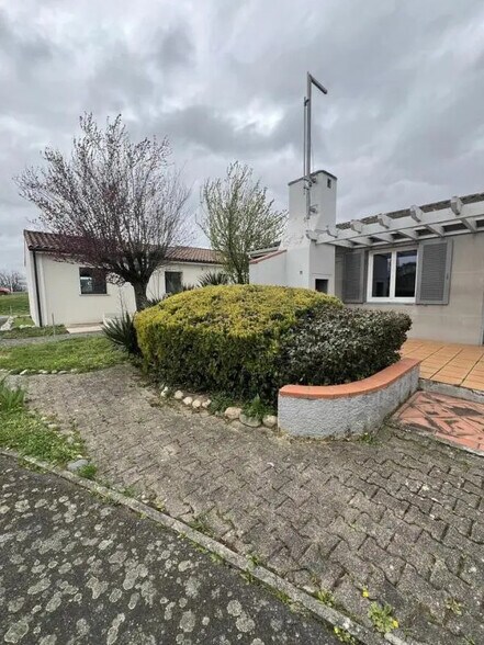 Commerce de détail dans Portet-sur-Garonne à louer - Photo du bâtiment - Image 2 de 5