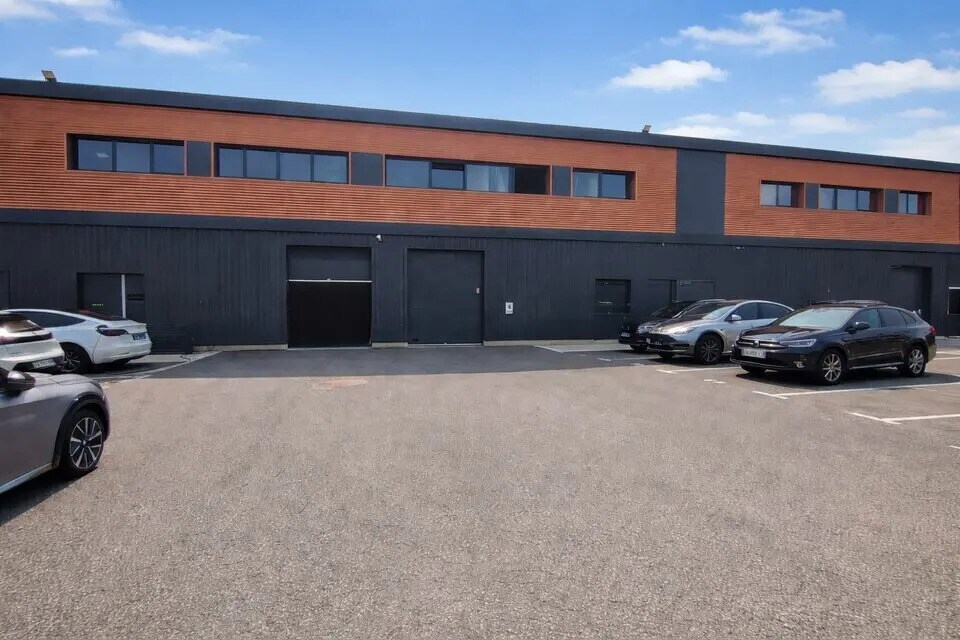 Flex dans Vaulx-Milieu à louer Photo principale- Image 1 de 8