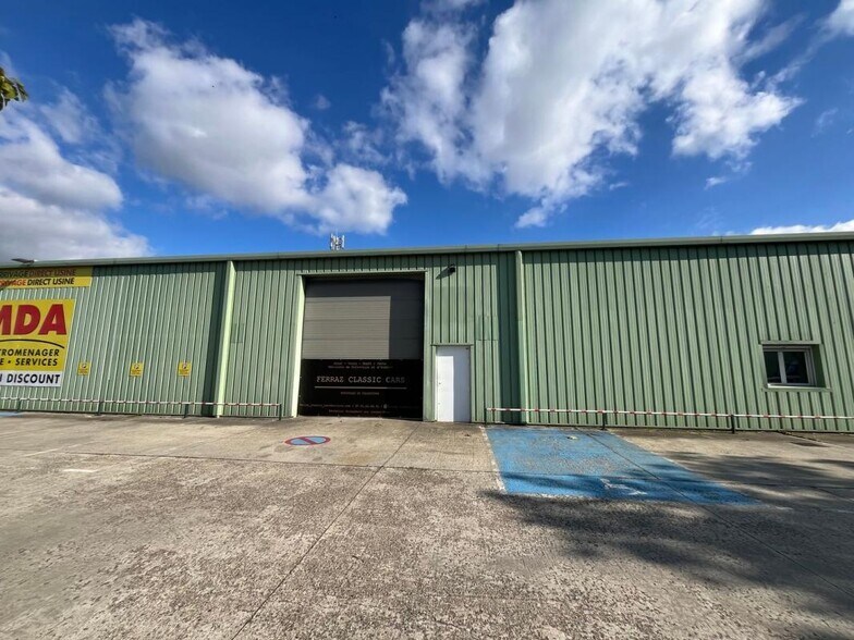 Industrial in Magny-en-Vexin for lease - Building Photo - Image 1 of 3