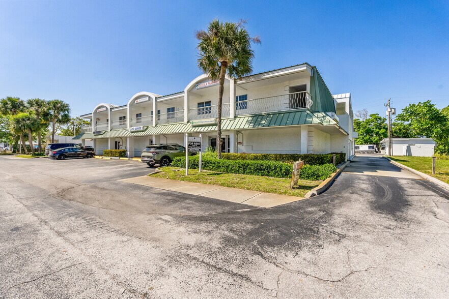 1635 14th Ave, Vero Beach, FL à louer - Photo du bâtiment - Image 2 de 22