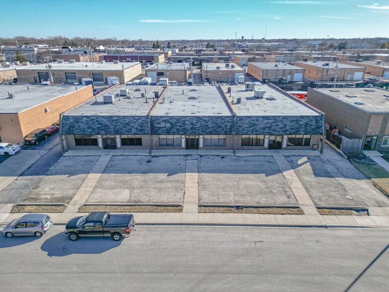 1541-1543 Bourbon Pky, Streamwood, IL for lease - Building Photo - Image 3 of 18