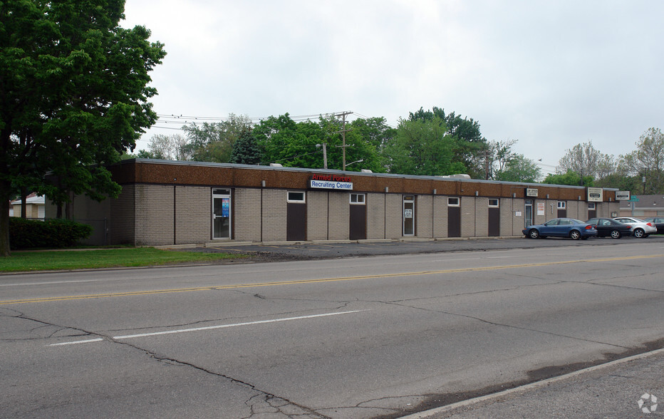 26045-26095 W 6 Mile Rd, Redford, MI for sale - Building Photo - Image 2 of 5