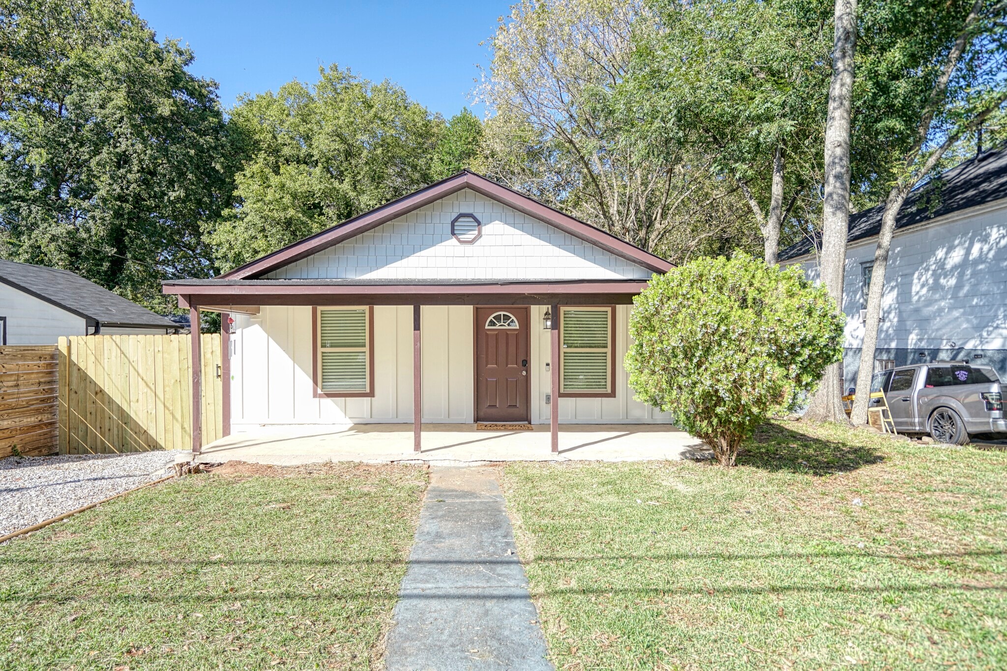 10-Property Investment Portfolio portefeuille de 4 propriétés à vendre sur LoopNet.ca Photo du bâtiment- Image 1 de 9