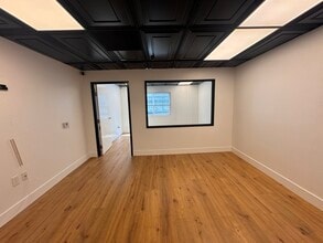 15928 Ventura Blvd, Encino, CA à louer Photo intérieure- Image 1 de 4