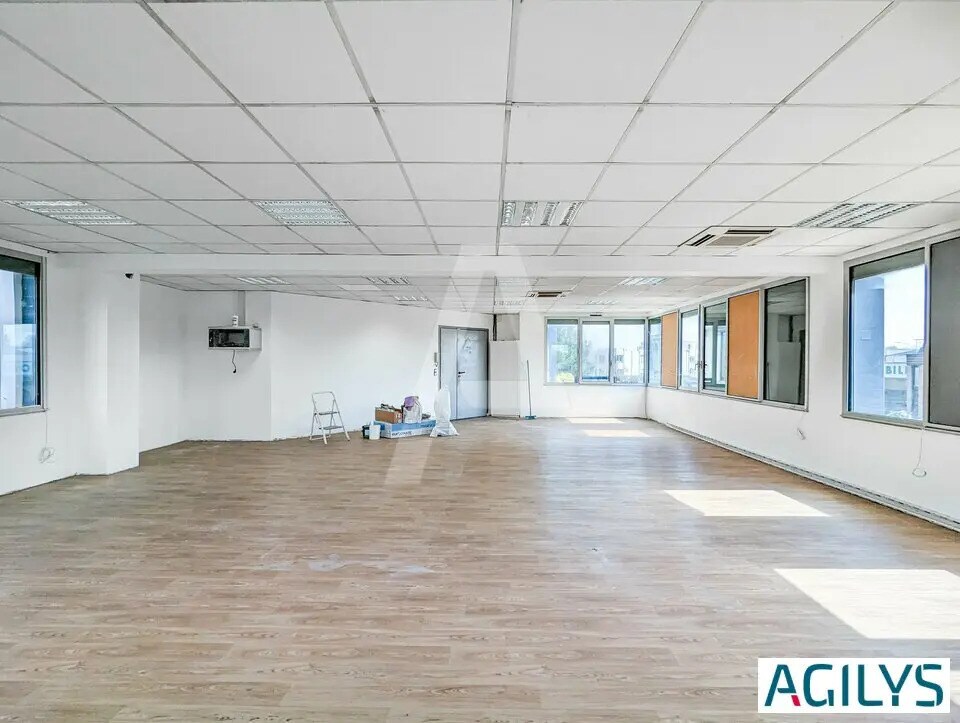 Office in Massy for lease Interior Photo- Image 1 of 6