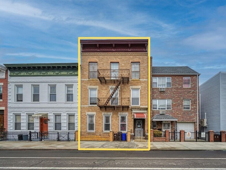 3172 44th St, Astoria, NY à vendre - Photo principale - Image 1 de 74